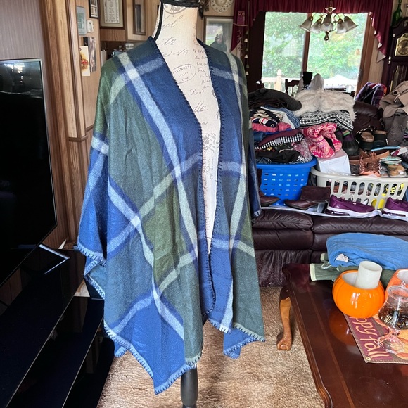 Plaid WOOLRICH Shawl Blanket Wrap Poncho ~ One Size Fits All. - Picture 4 of 15
